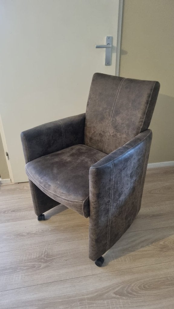 Comfortabele eetkamerstoelen met wieltjes, Ophalen, Overige materialen, Gebruikt, Bruin