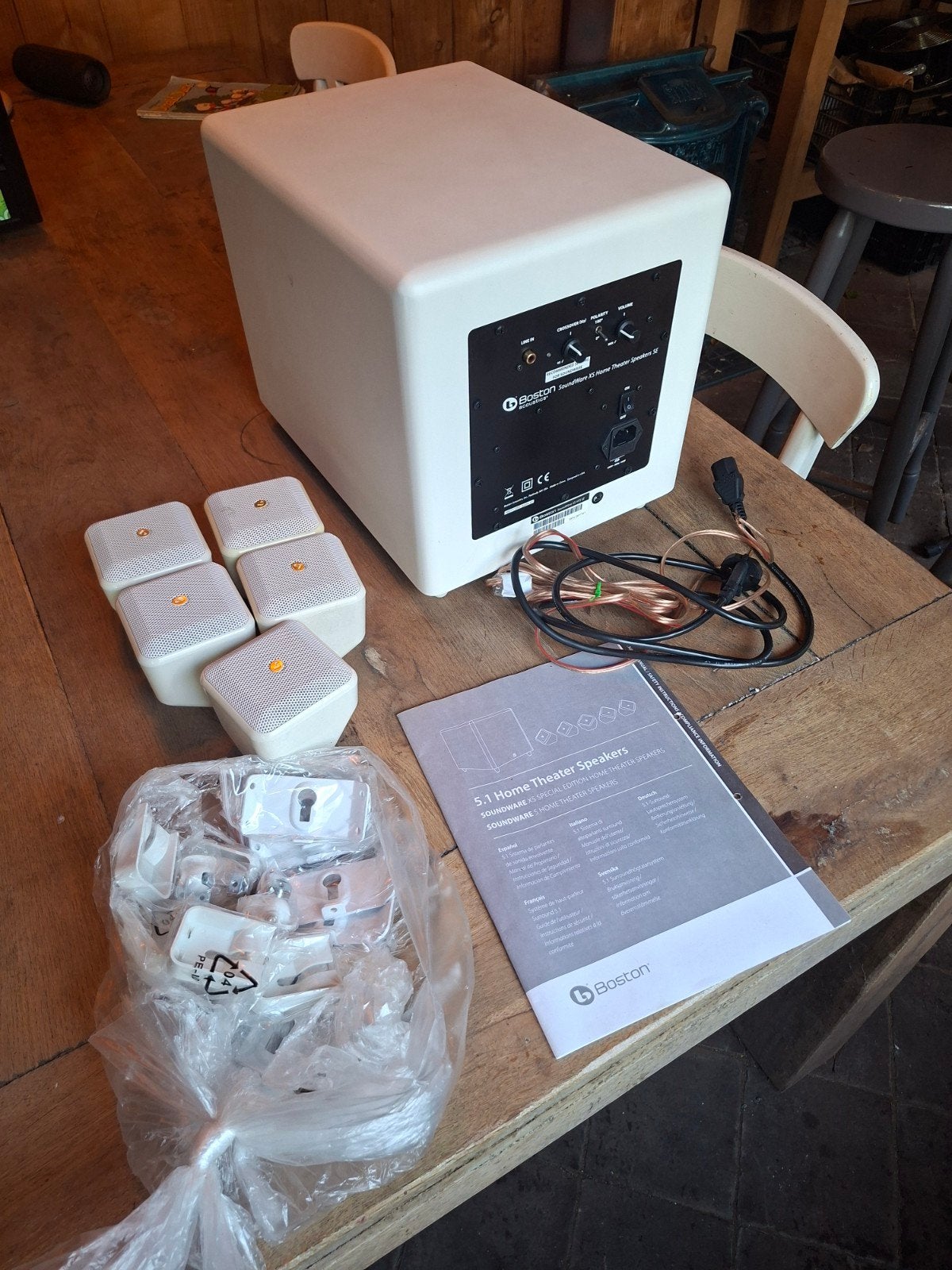 Boston Acoustics SoundWare XS 5.1 Home Theater Speakers, 70 watt of meer, Zo goed als nieuw, 5.1-systeem, Overige spelers