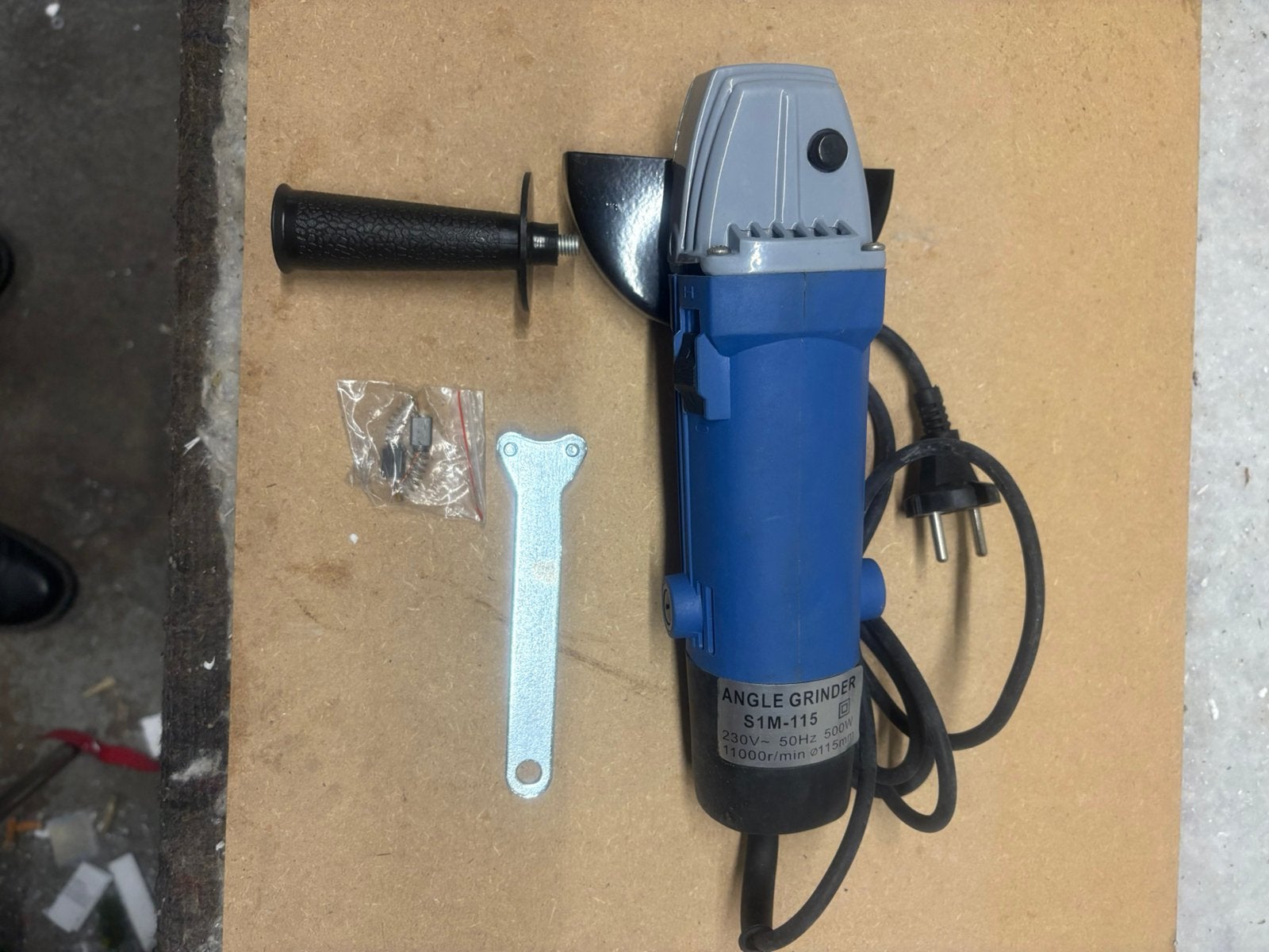 Haakse slijper -nieuw, Doe-het-zelf en Verbouw, Gereedschap | Slijpmachines, L, Haakse handslijpmachine, Nieuw, Minder dan 700 watt