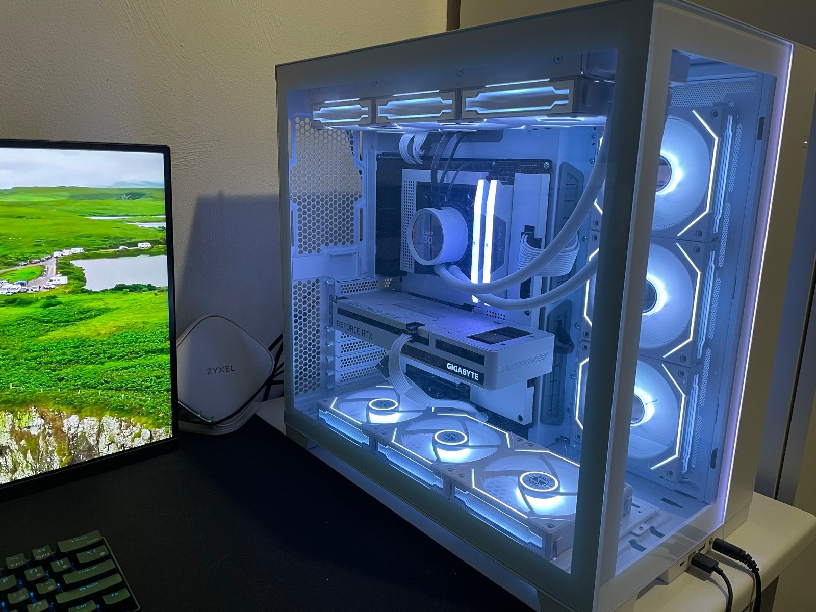 Krachtige Witte Gaming PC, Computers en Software, Ophalen, Zo goed als nieuw