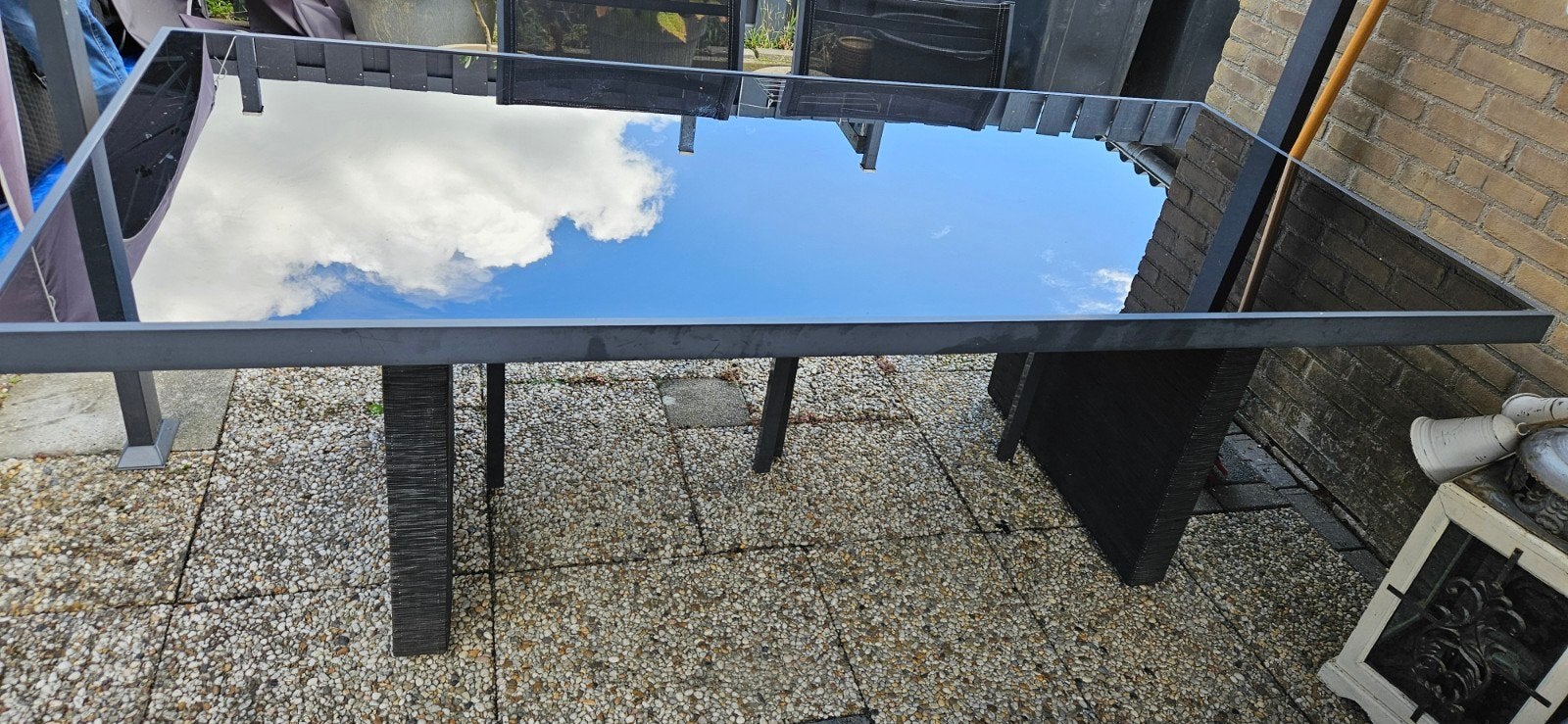 Zwaar/stabiele buitentafel met zwart glazen blad., Tuin en Terras, Tuintafels, Ophalen, Gebruikt, Rechthoekig