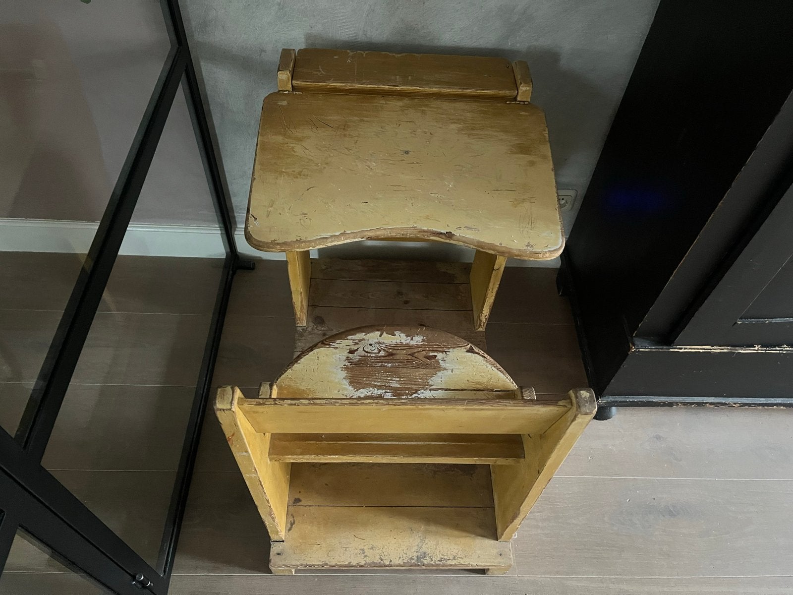 Vintage kleuterbureau uit belgische basisschool, Ophalen of Verzenden