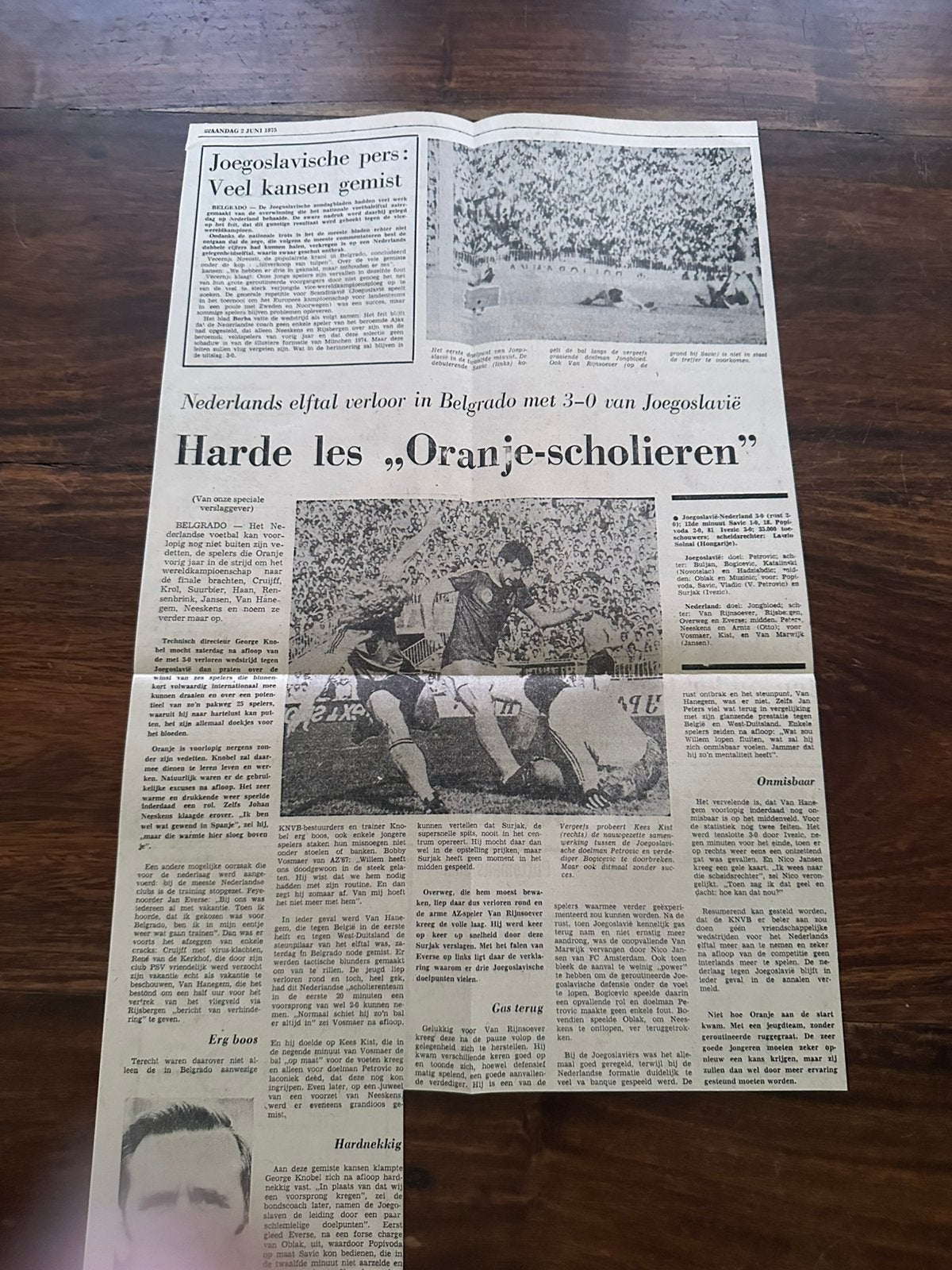 Voetbal krantenartikel Joegoslavië Nederlands juni 1975, Verzamelen, Tijdschriften, Kranten en Knipsels, Ophalen of Verzenden