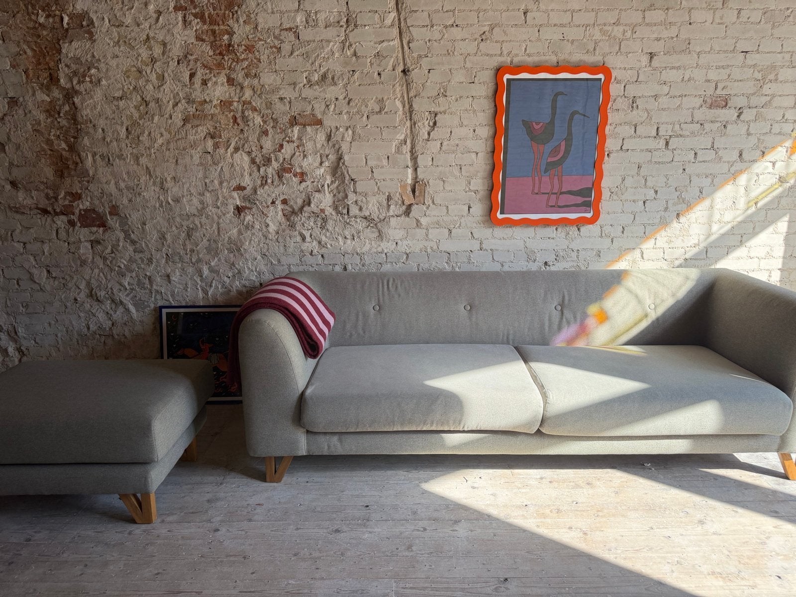 Comfortabele grijze bank met hocker 3-zits Sofa Company, Huis en Inrichting, Ophalen, Gebruikt, 125 tot 150 cm, Hoekbank