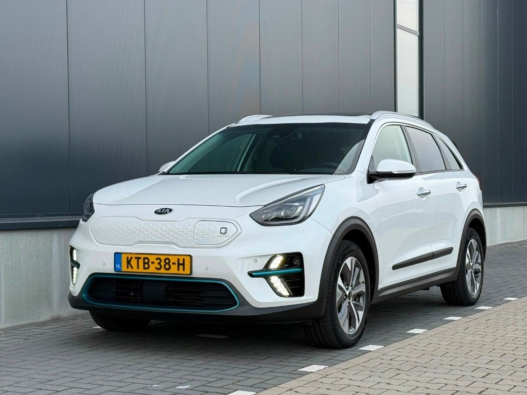 Kia E-Niro EV 64 Kwh ExecutiveLine Warmtepomp - Alle opties!, Auto's, Kia, Automaat, 1712 kg, Parkeerassistent, Wit