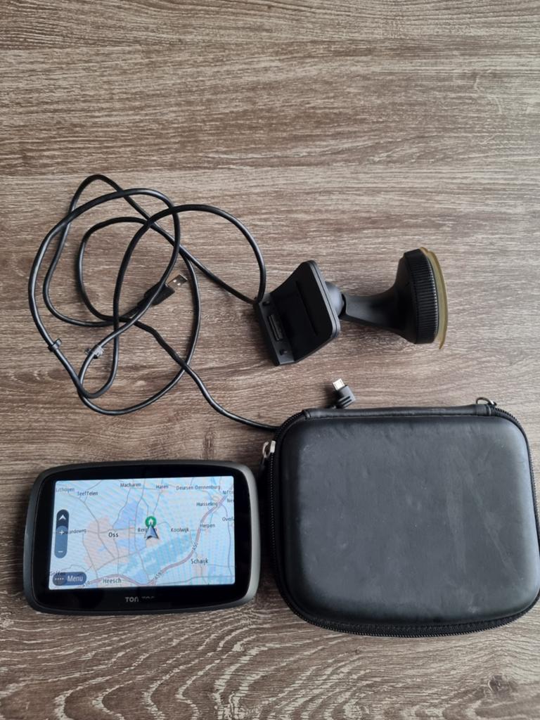 TomTom GO 5100 GPS Navigatiesysteem met Lifetime Kaarten, Auto diversen, Ophalen of Verzenden, Zo goed als nieuw