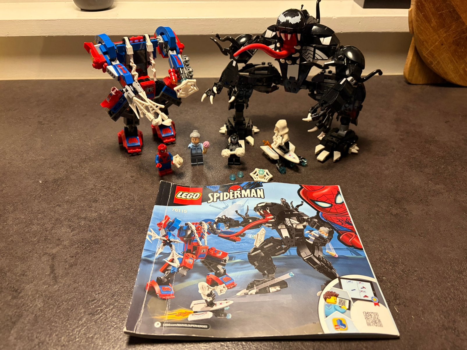 LEGO Marvel 76115 Spider Mech vs. Venom – met boekje, Gebruikt, Marvel, Lego, Ophalen of Verzenden