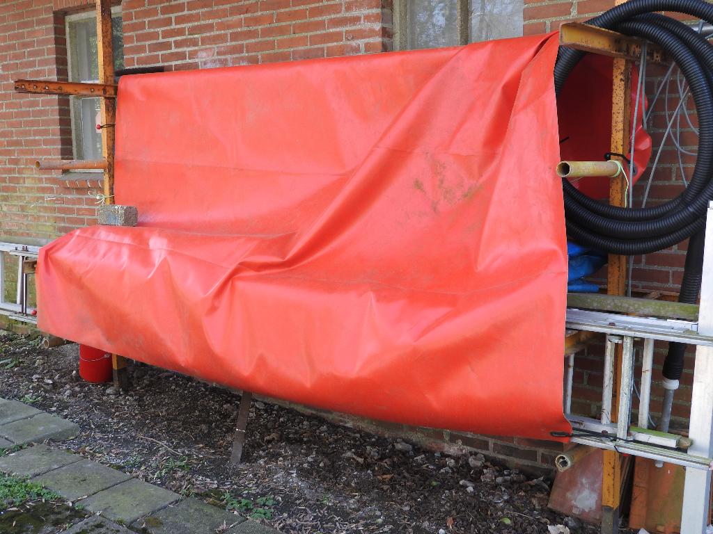 Dekzeil rood, zwaar, waterdicht, plm.230 x 300 cm., 4 ogen., Ophalen, Gebruikt, 5 tot 10 m², Overige typen
