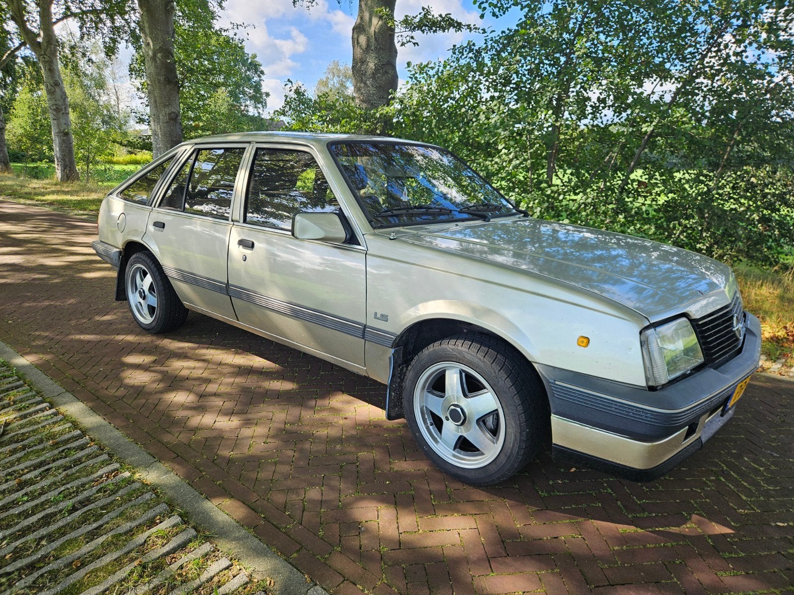 Opel Ascona 1.6 LS 1986 APK 8-2028, Auto's, Opel, Voorwielaandrijving, Stof, 4 cilinders, Origineel Nederlands