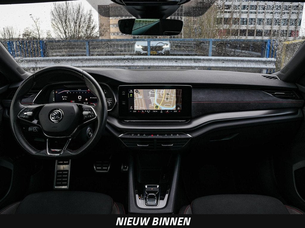 Skoda Octavia Combi 1.4 TSI RS iV PHEV Business 245 PK Panor, Stof, 4 cilinders, Wit, Hybride Elektrisch/Benzine