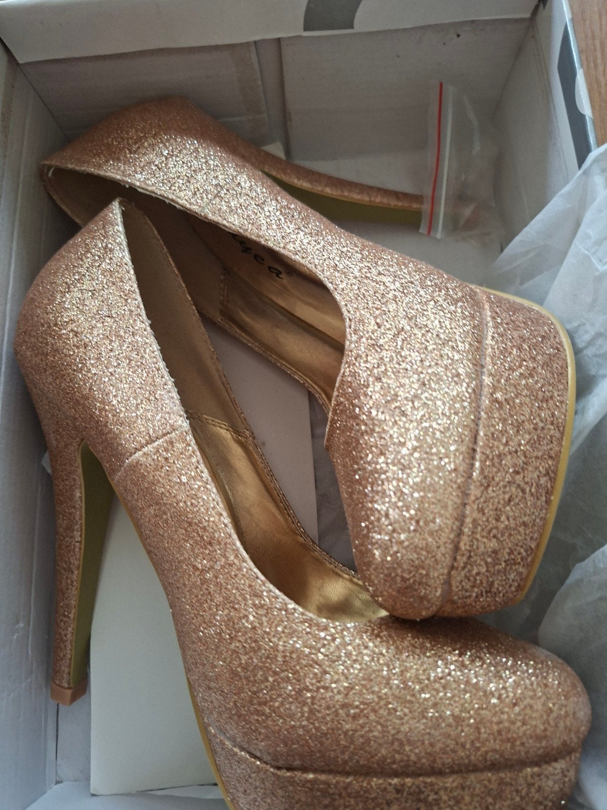 Nieuwe Kayla Shoes Goud Glitter Pumps Maat 37, Kleding | Dames, Pumps, Overige kleuren, Kayla Shoes, Nieuw