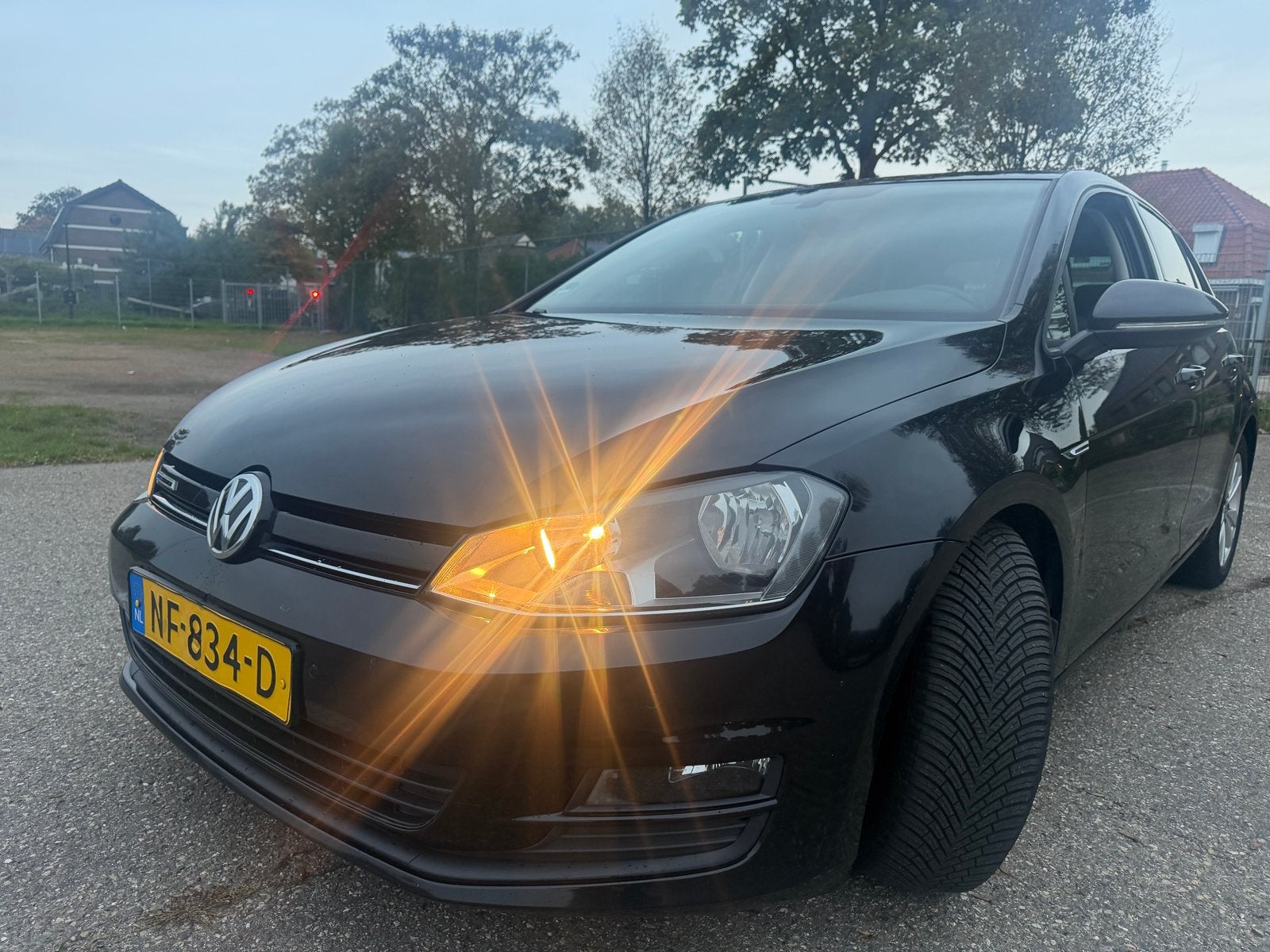 Volkswagen Golf 1.0 TSI 110pk 5D 2017 Zwart, Auto's, Voorwielaandrijving, 610 kg, Origineel Nederlands, Handgeschakeld