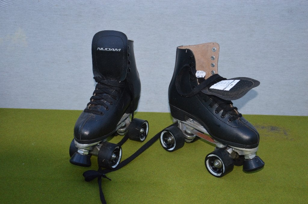 Zwarte rolschaatsen/ rollerskates merk Nijdam mt 39 PU leer, Overige merken, Ophalen of Verzenden, Zo goed als nieuw, Inline skates 4 wielen