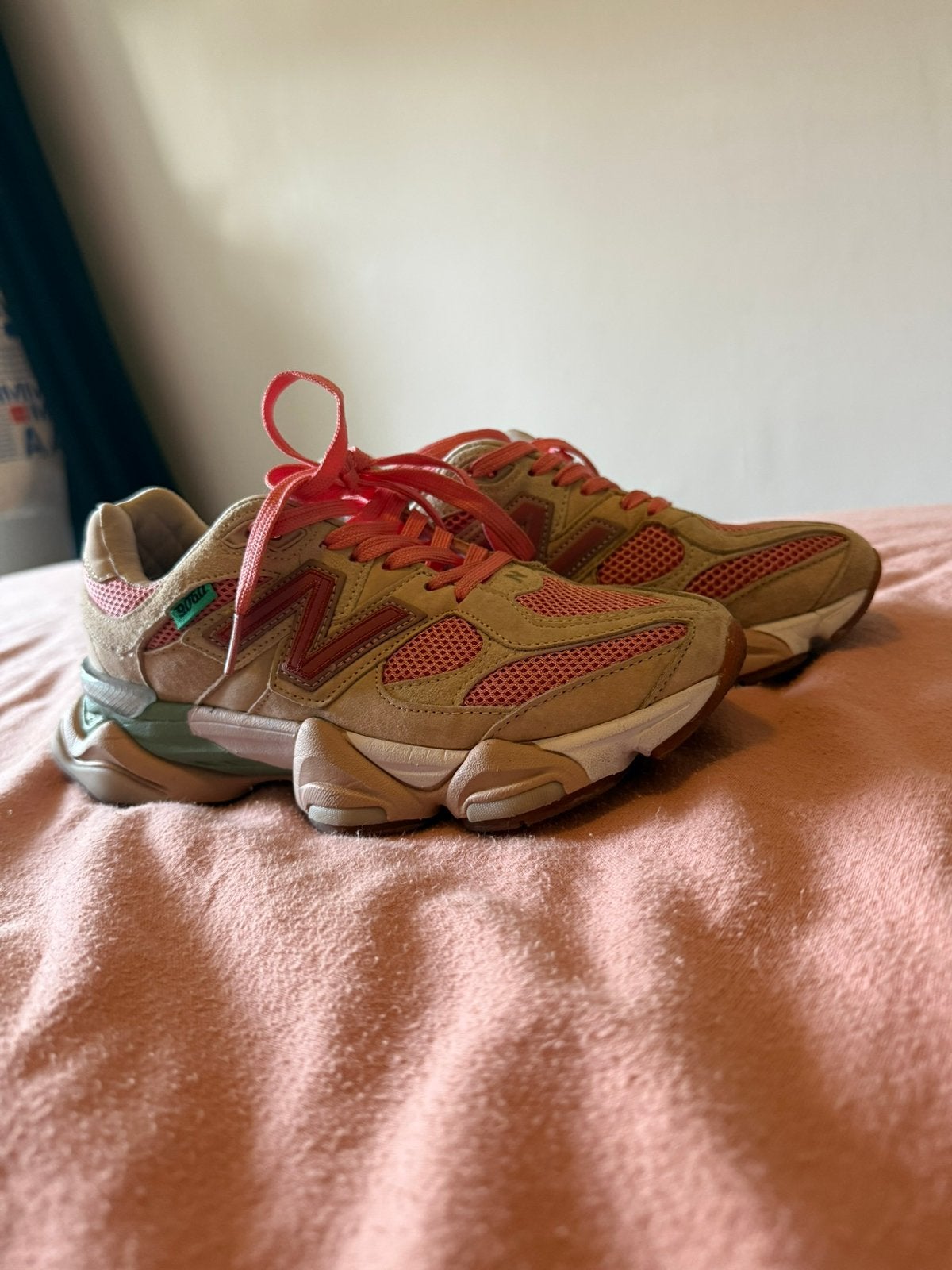 New balance 9060, Ophalen of Verzenden, Roze, Sneakers of Gympen, Zo goed als nieuw