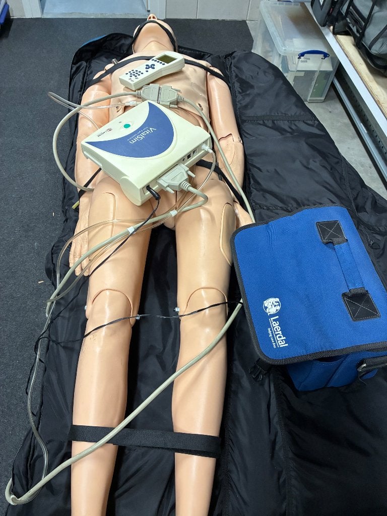Laerdal ALS full-body Resusci Anne oefenpop incl VitalSim, Ophalen, Gebruikt, Meerdere media, Overige typen