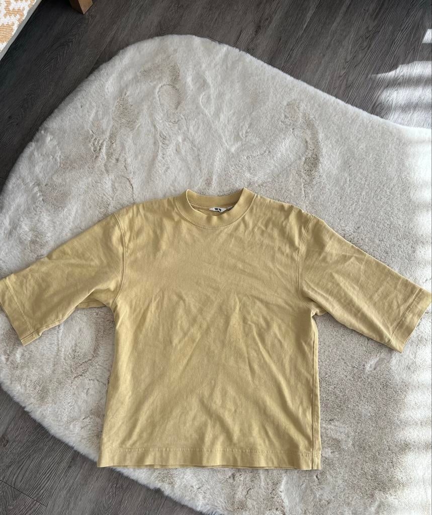 T-shirt - Uniqlo U, Ophalen of Verzenden, Zo goed als nieuw, Maat 46 (S) of kleiner, Geel