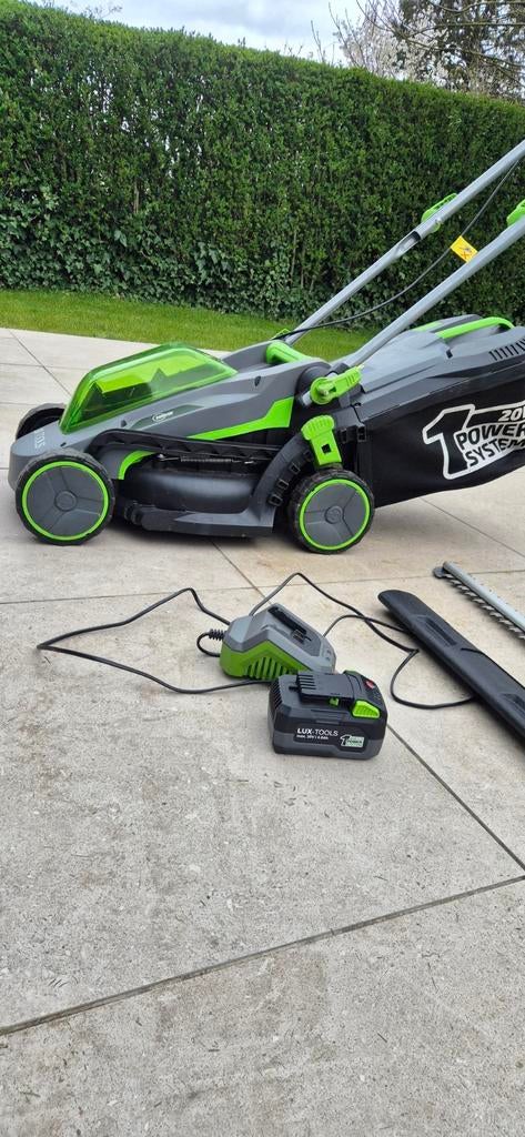 Lux-tools Grasmaaier en heggenschaar, Tuin en Terras, Grasmaaiers, Zo goed als nieuw, Ophalen