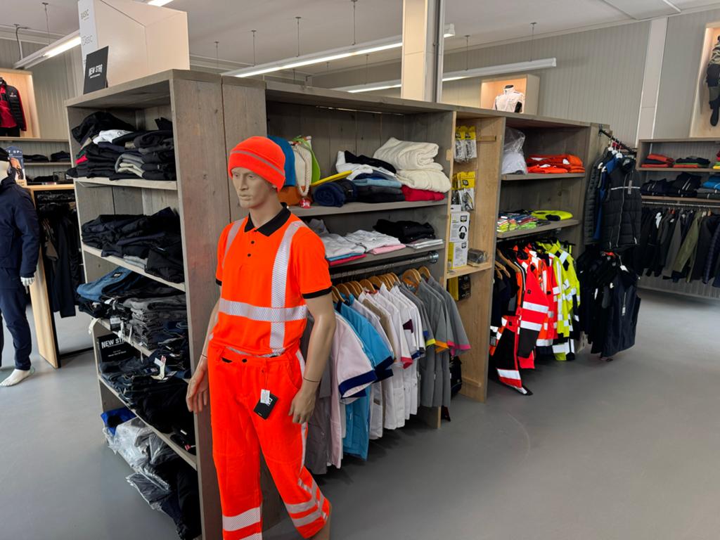 Diverse kledingstellingen exclusief kleding., Ophalen