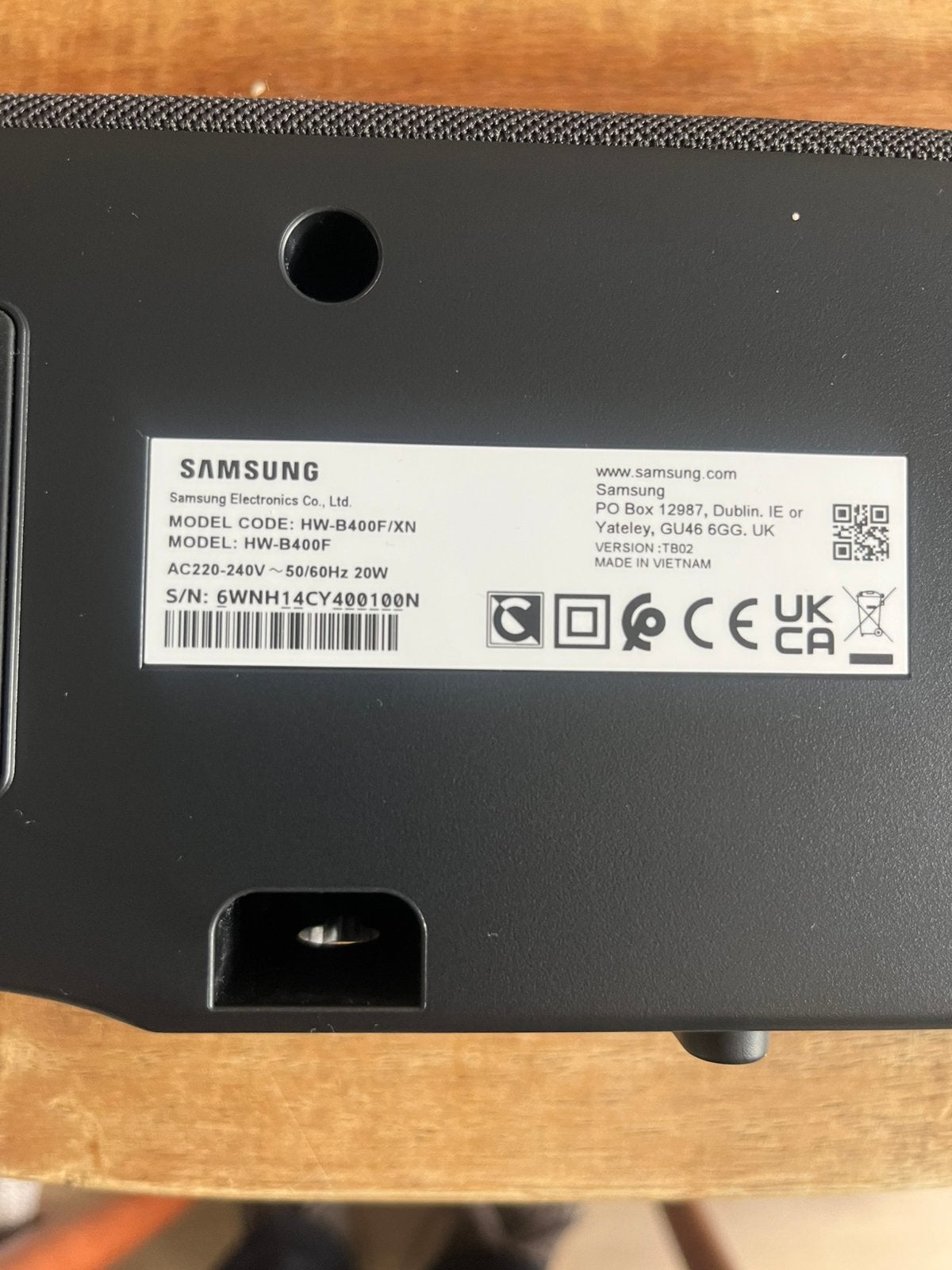 Samsung soundbar HW-B400F/XN, Ophalen, Zo goed als nieuw