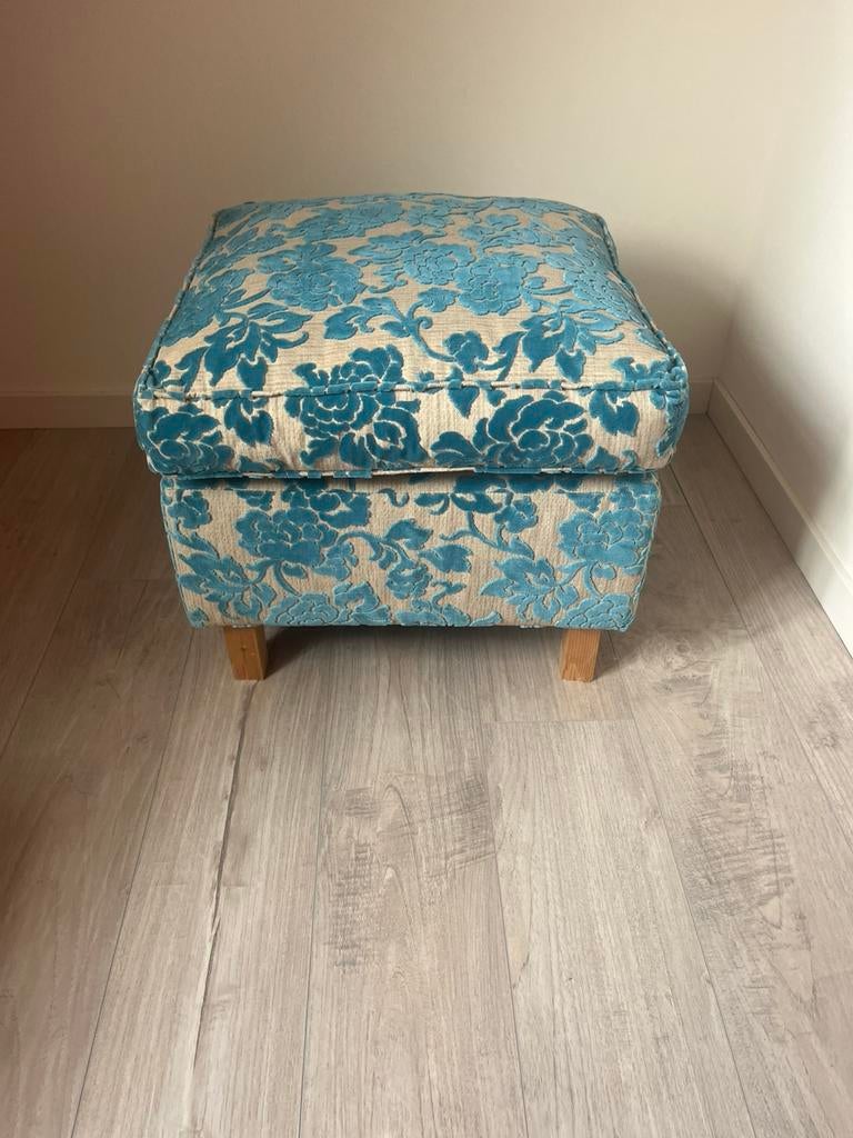 Turquase gebloemde poef 55x55, Ophalen, Gebruikt, Vierkant, Minder dan 50 cm