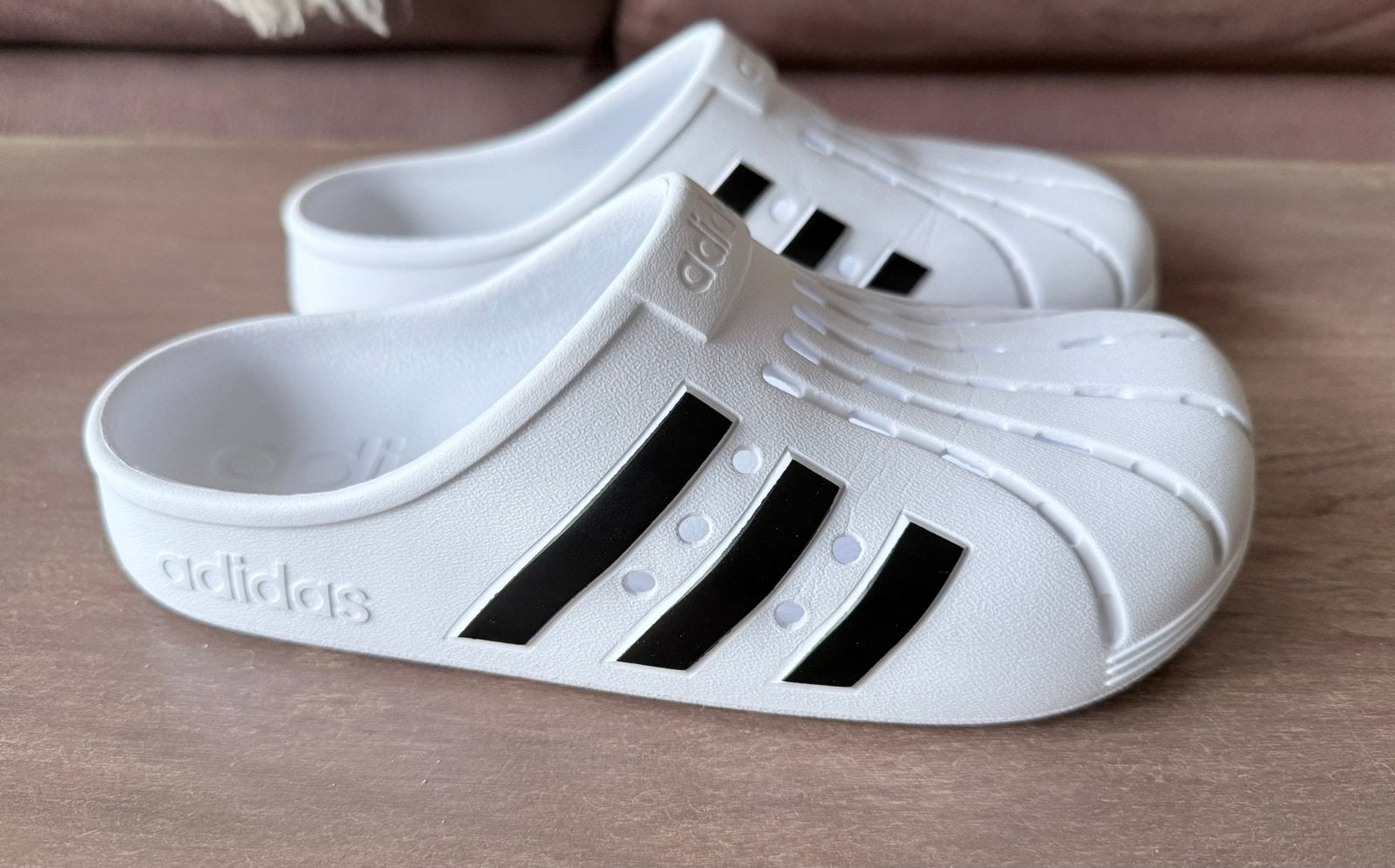 Witte adidas cloggs 39, Wit, Ophalen of Verzenden, Sneakers of Gympen, Zo goed als nieuw