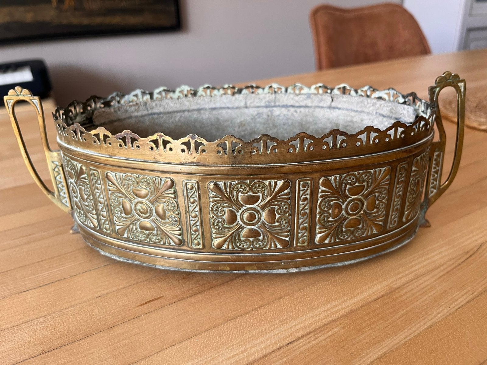 Antieke messing plantenbak met beschadigingen, Ophalen of Verzenden