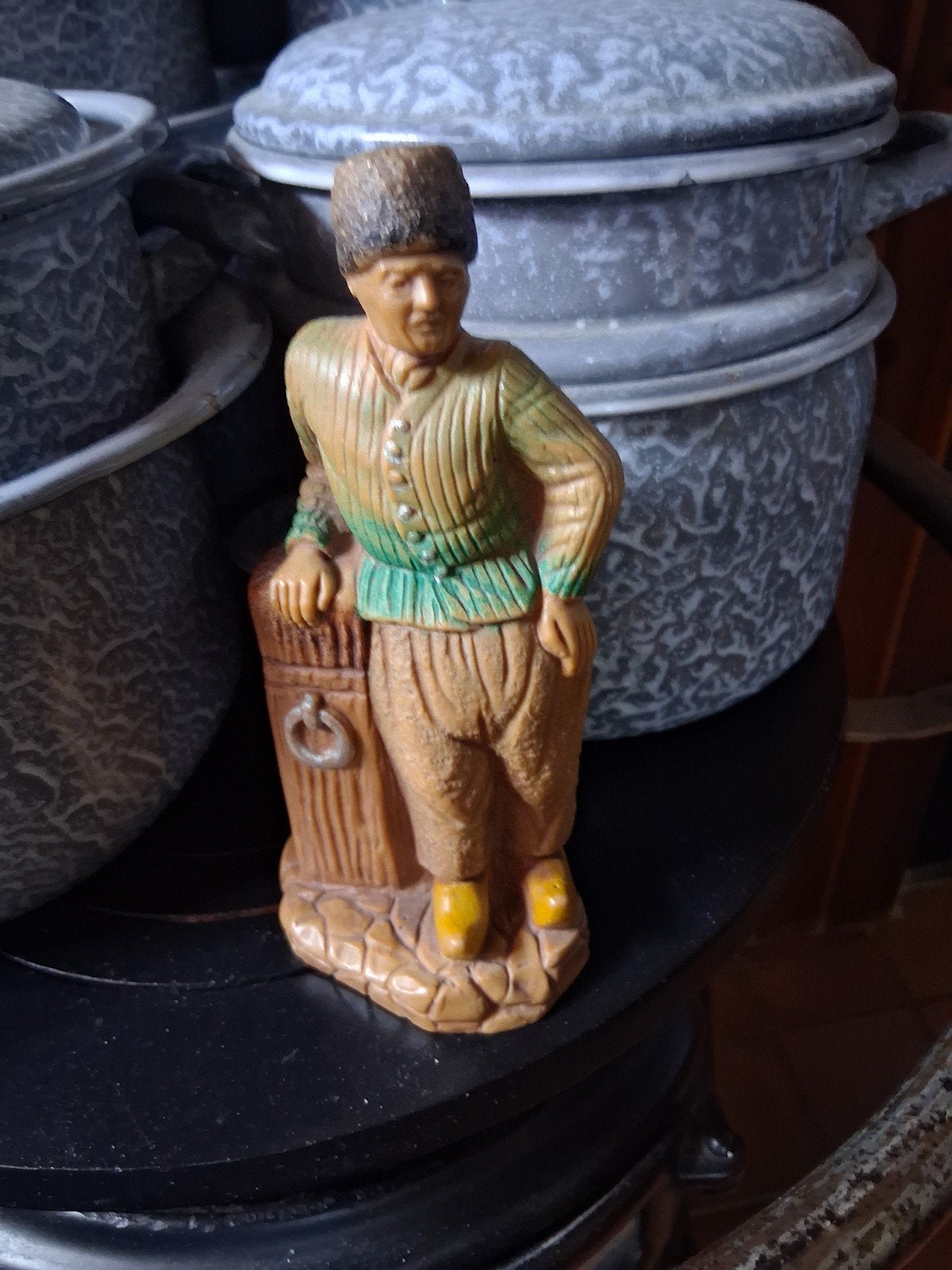 Vintage beeldje van man in traditionele kleding, Ophalen