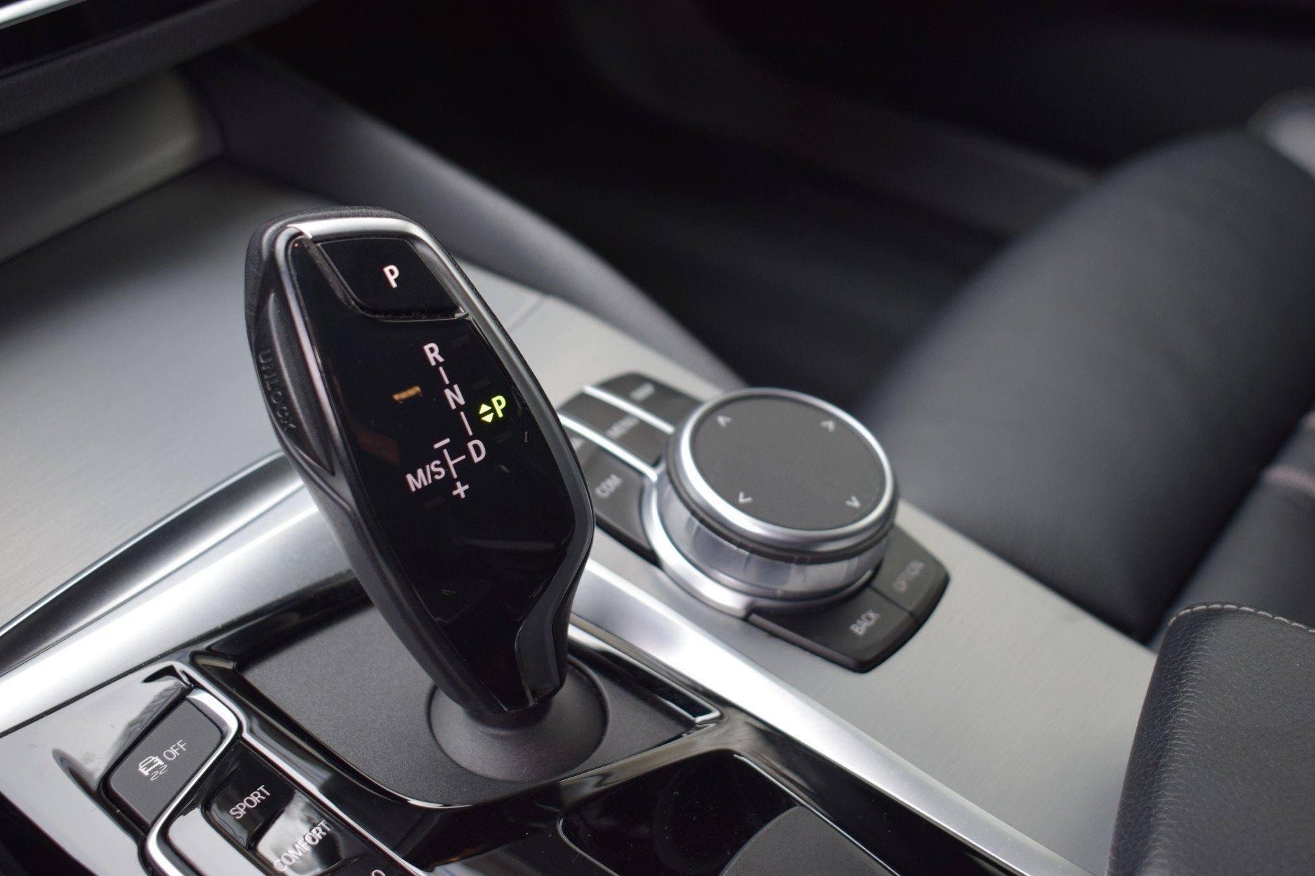 Foto 9 van BMW 5 Serie Touring 520i High Executive Edition | Sportline