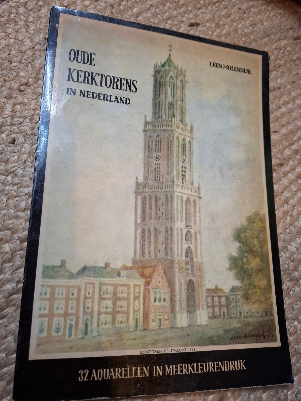 Oude Kerktorens in Nederland - Leen Molendijk, Ophalen of Verzenden, 20e eeuw of later, Gelezen, Leen Molendijk