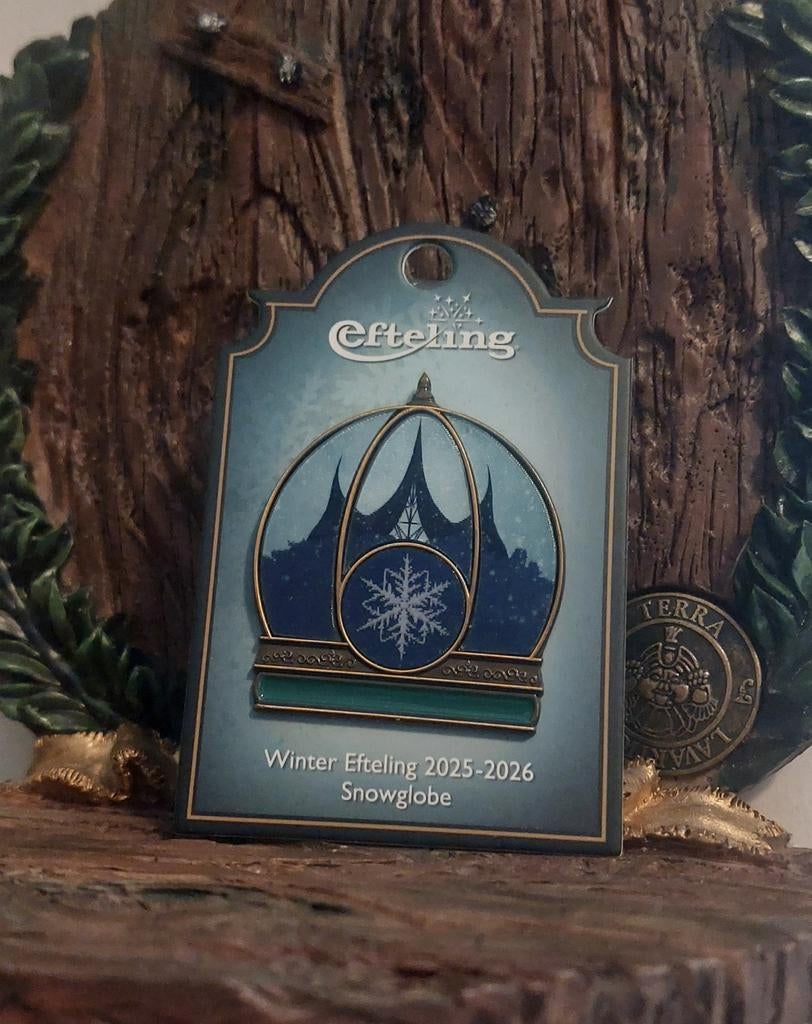Efteling Winter 2025-2026 Snowglobe Pin, Ophalen of Verzenden, Nieuw, Button of Speldje