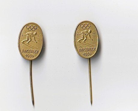 2 volmetaal spelden olympics winterspelen Innsbrück 1964, Verzenden, Gebruikt, Overige onderwerpen, Speldje of Pin