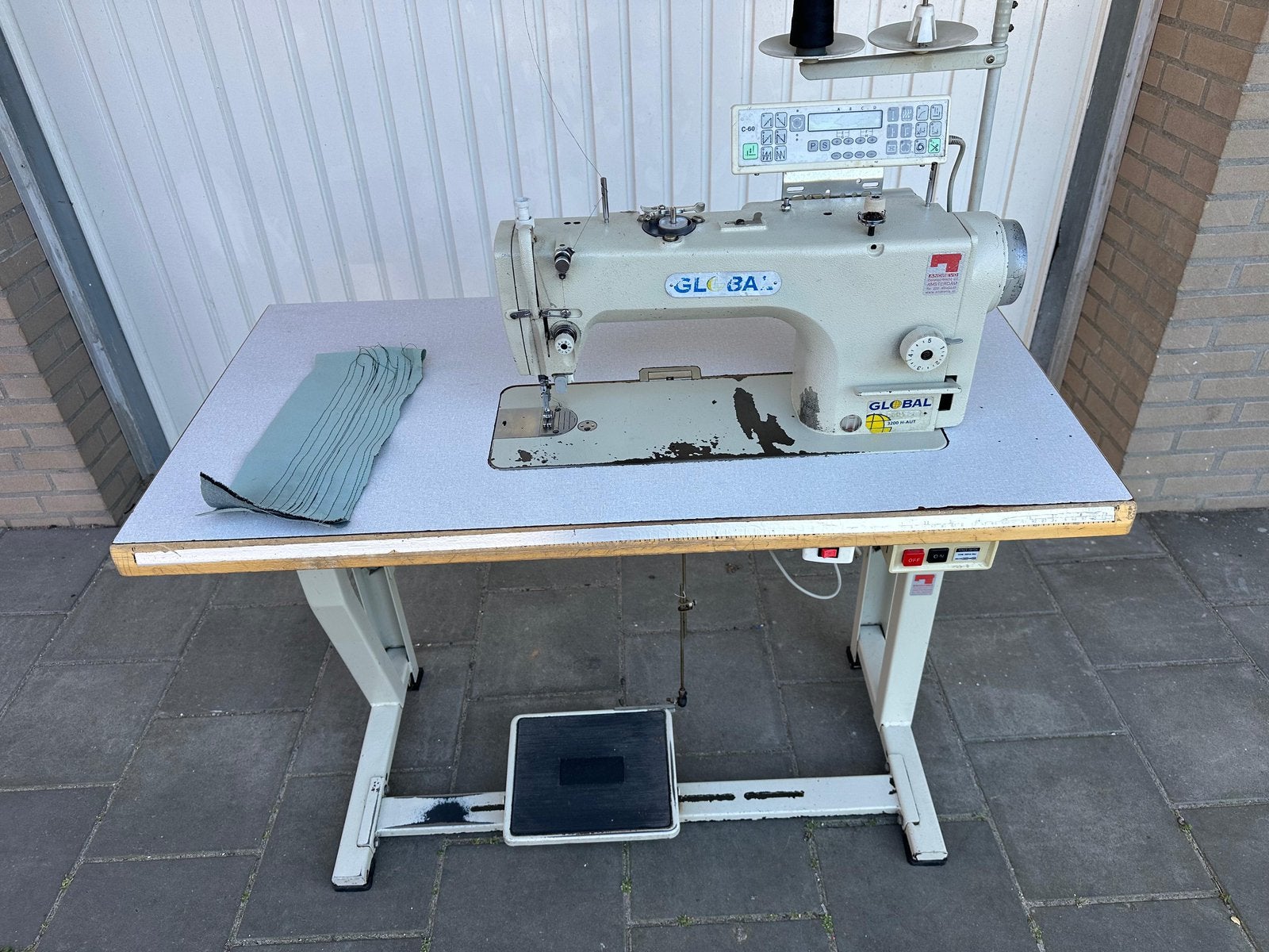 Global naaimachine vol automaat, Ophalen of Verzenden, Zo goed als nieuw, Naaimachine, Overige merken