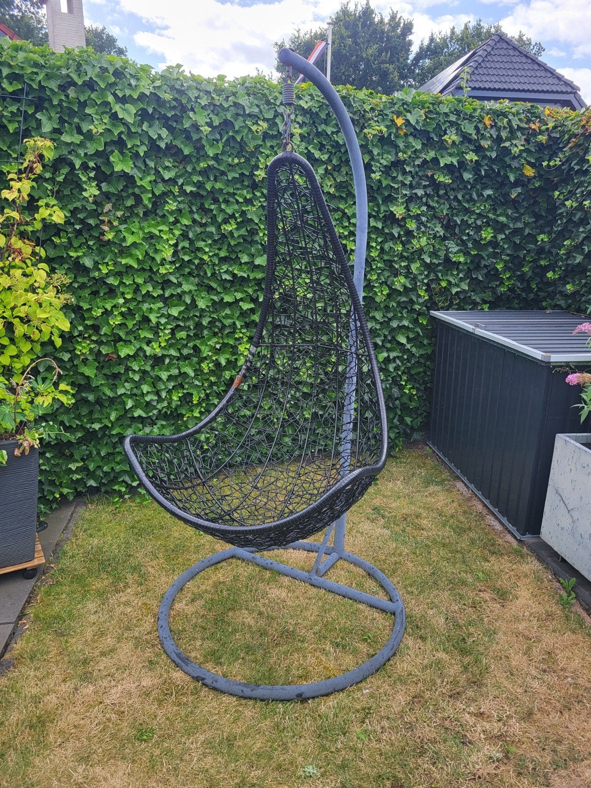 Hangstoel met standaard - Zwart wicker, Tuin en Terras, Ophalen, Gebruikt, Wicker