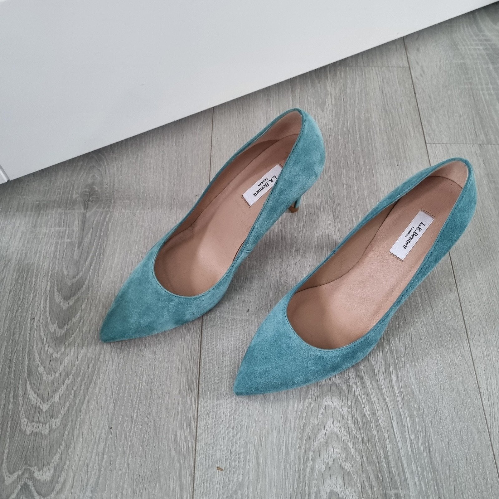 LK Bennett suède pumps - maat 39, Kleding | Dames, Pumps, LK Bennett, Blauw, Ophalen of Verzenden