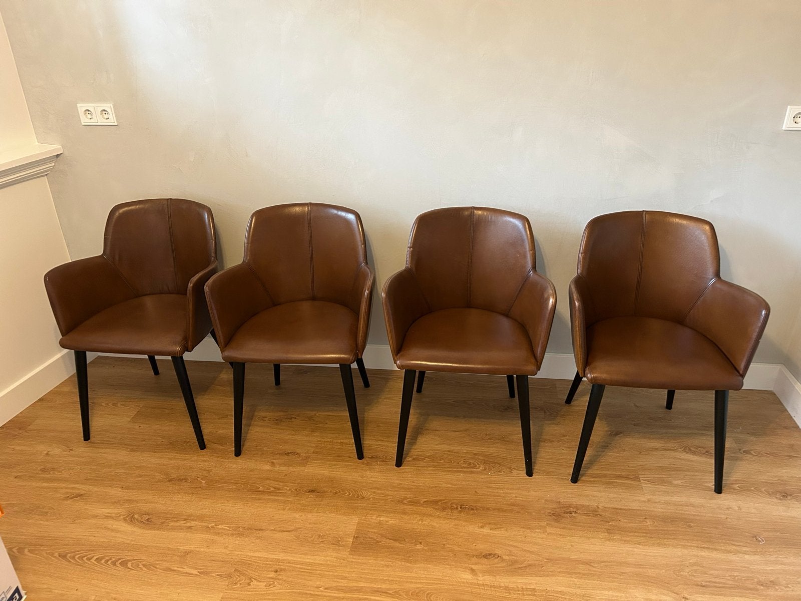 Leren eetkamerstoelen met armleuning van Goossens Wonen, Ophalen, Gebruikt, Bruin, Leer