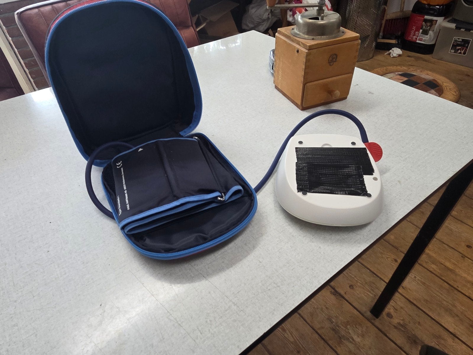 Tensoval. Bloeddrukmeter met manchet en etui, Ophalen of Verzenden, Gebruikt, Overige typen