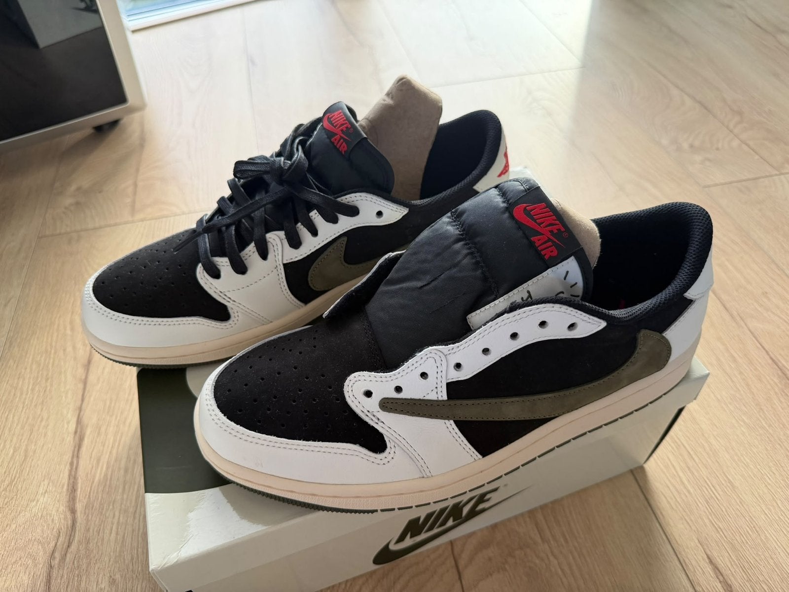 Nike Air Jordan 1 Low OG SP Travis Scott Medium Olive, Ophalen of Verzenden, Nieuw, Zwart, Sneakers of Gympen