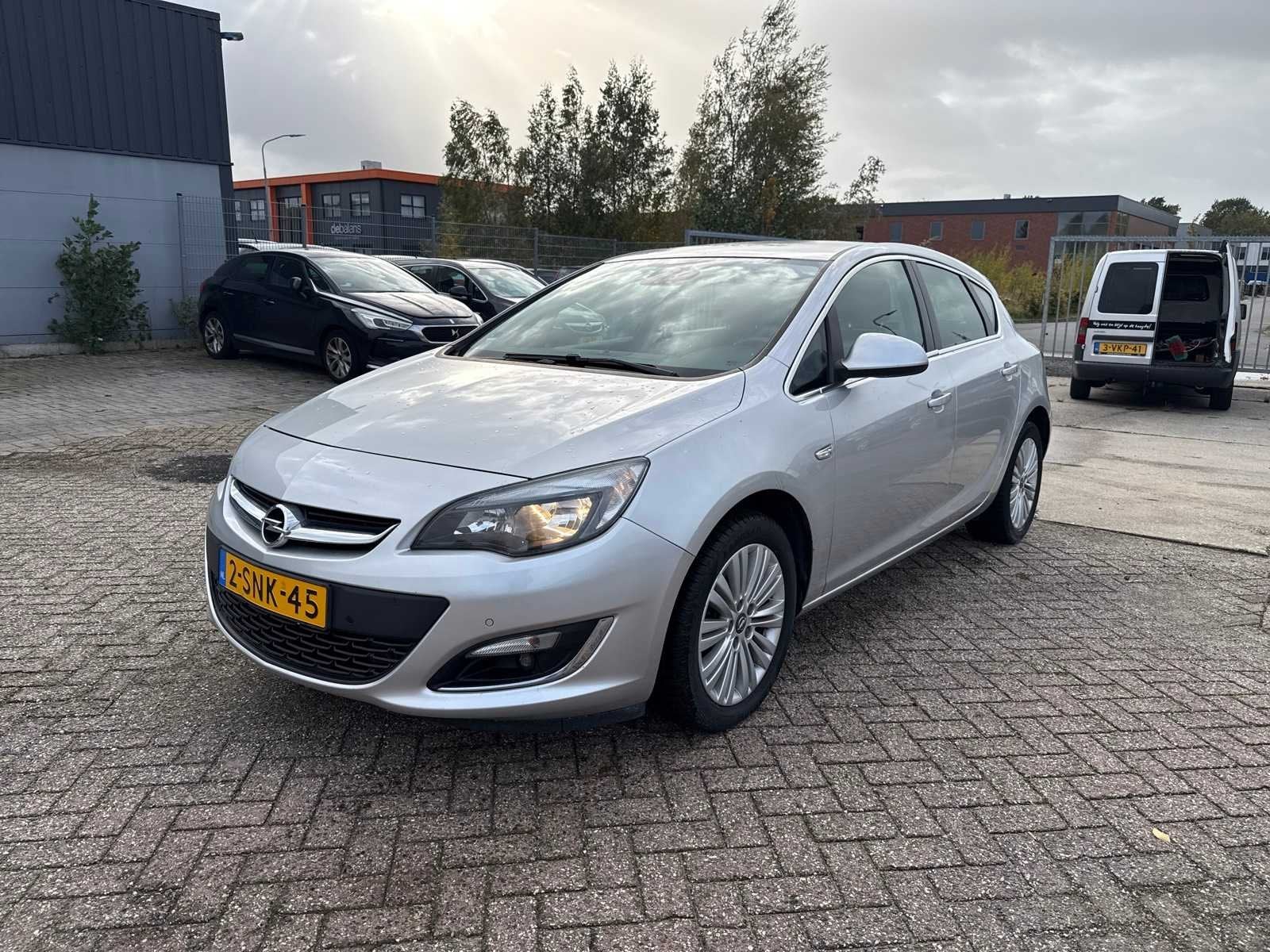 2013 Opel Astra 1.6 Turbo Design Edition Personenauto, Auto's, Voorwielaandrijving, Euro 5, 730 kg, Gebruikt