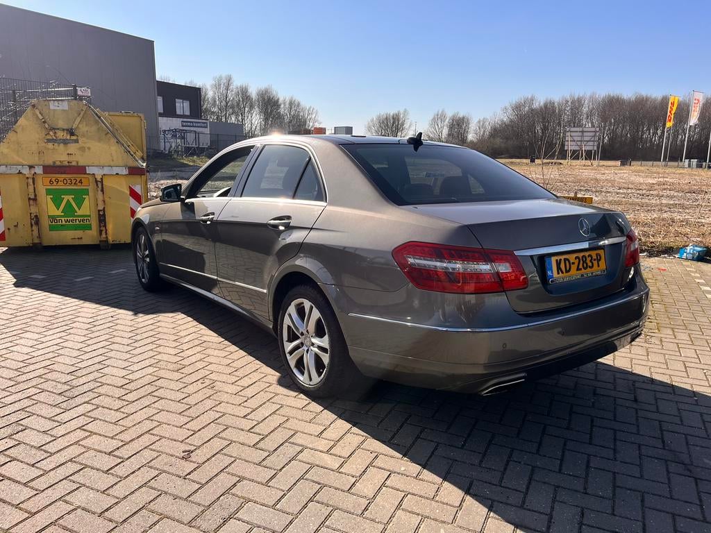Mercedes-Benz E-Klasse 2.2 CDI E220 Sedan AUT 2012 Grijs, Auto's, Mercedes-Benz, Automaat, Achterwielaandrijving, Zwart, 4 cilinders