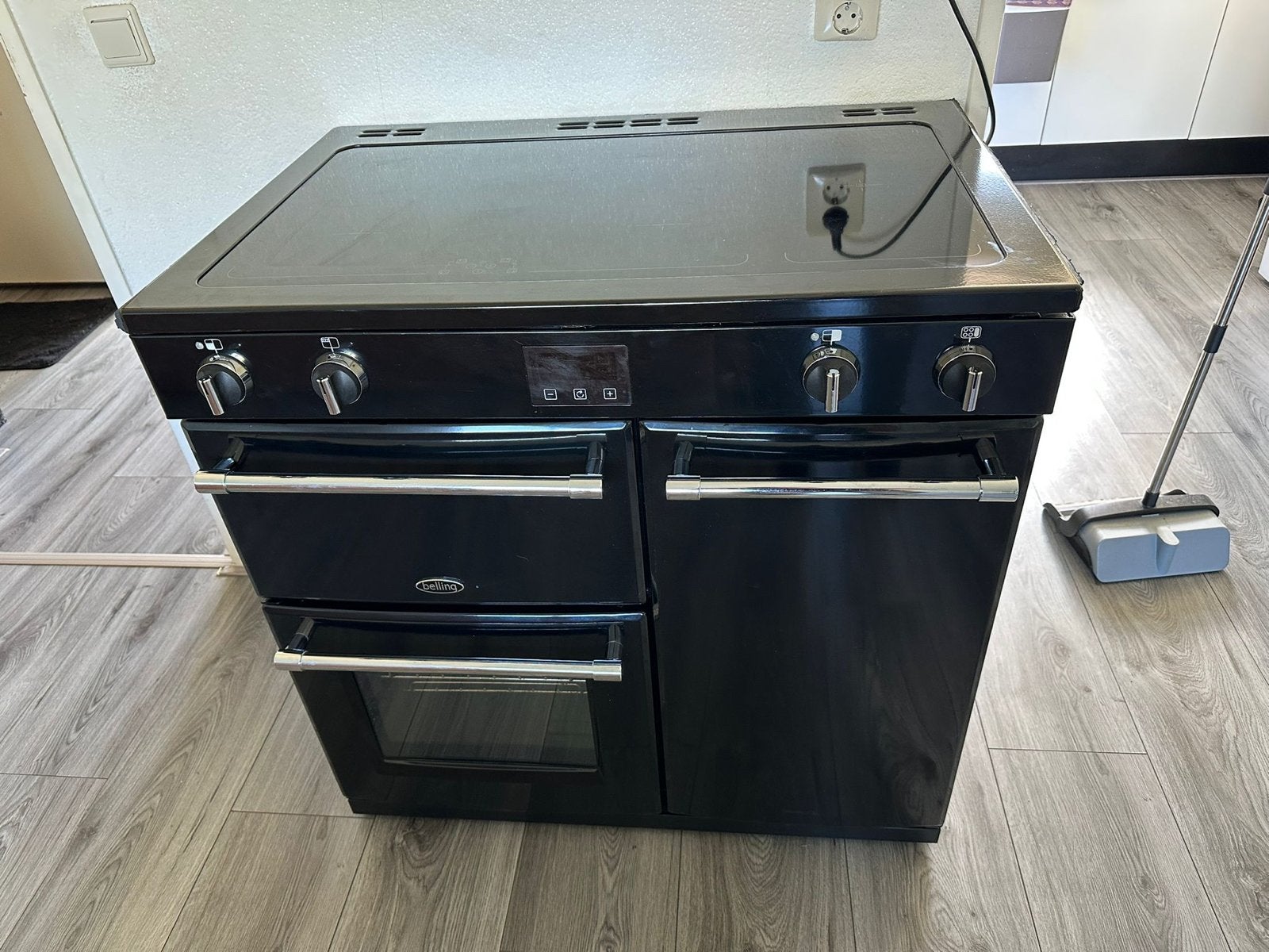 Belling Farmhouse 90Ei Inductie Fornuis Zwart, Witgoed en Apparatuur, Fornuizen, 60 cm of meer, Grill, Zo goed als nieuw, Energieklasse A of zuiniger