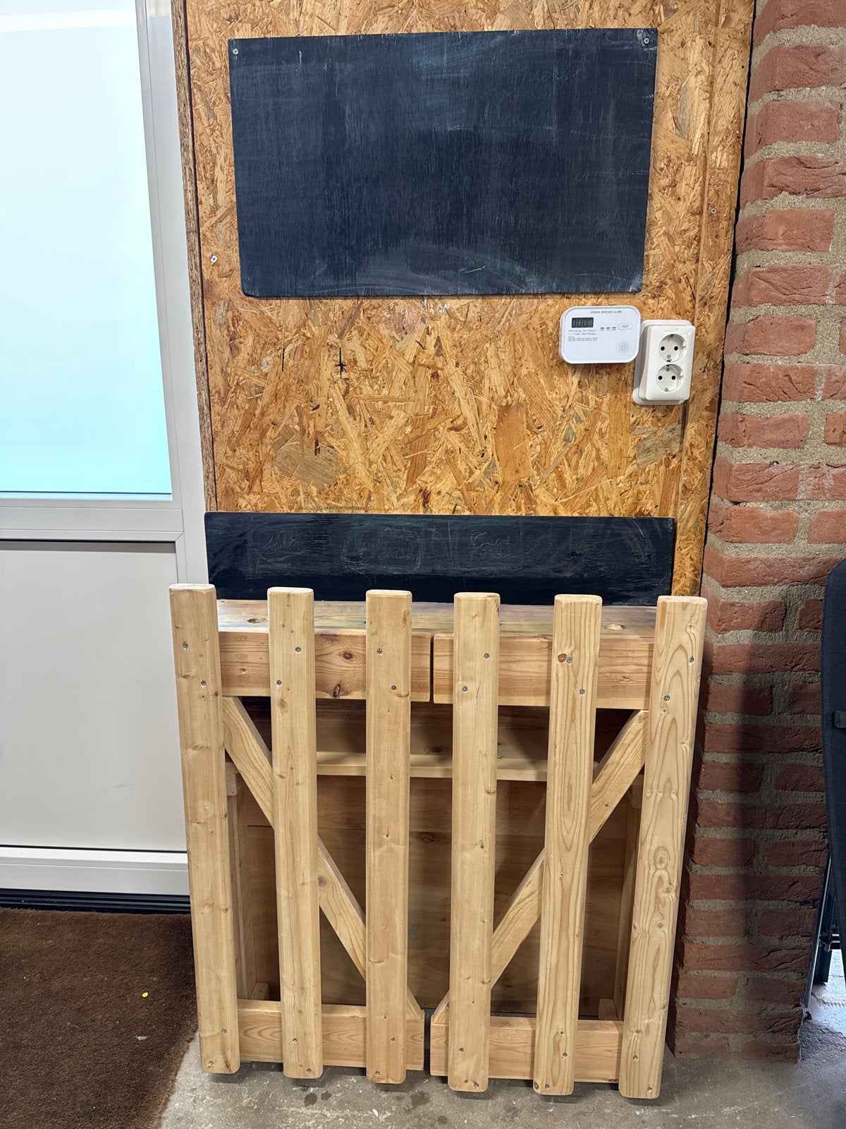 Houten speelstal voor stokpaardjes, Ophalen, Gebruikt