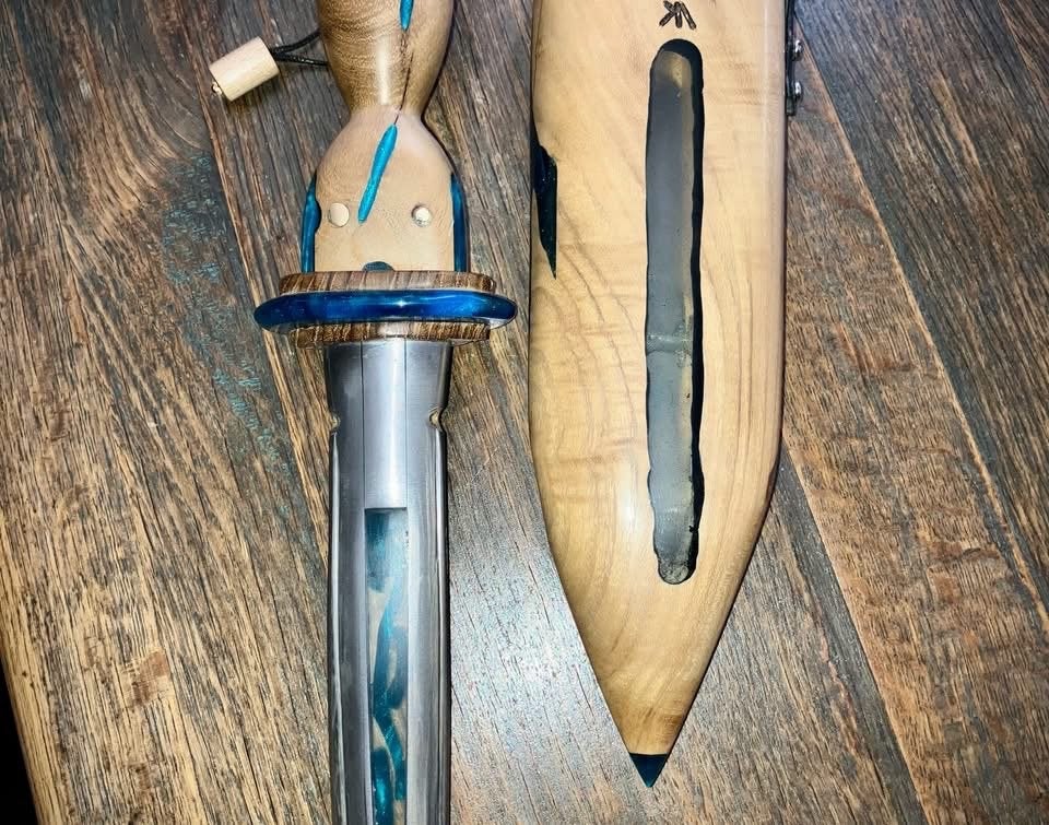 Decoratieve dolk met houten schede en handvat, Verzamelen, Militaria | Algemeen, Ophalen of Verzenden, Overige soorten, Nederland