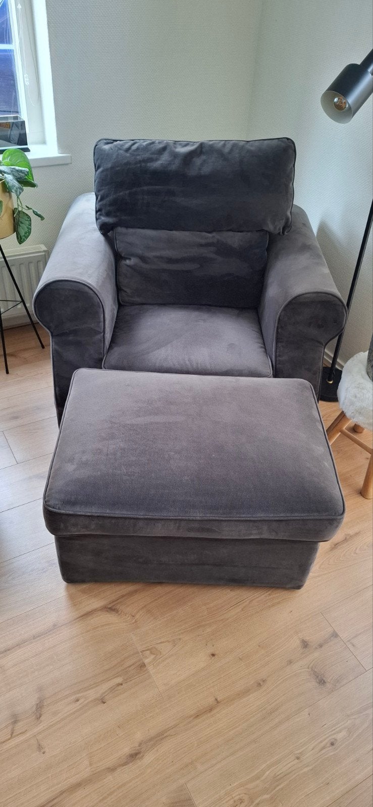 Grote fauteuil + kussens en hocker - antraciet velours, Huis en Inrichting, Fauteuils, Ophalen, Gebruikt, 75 tot 100 cm, 50 tot 75 cm