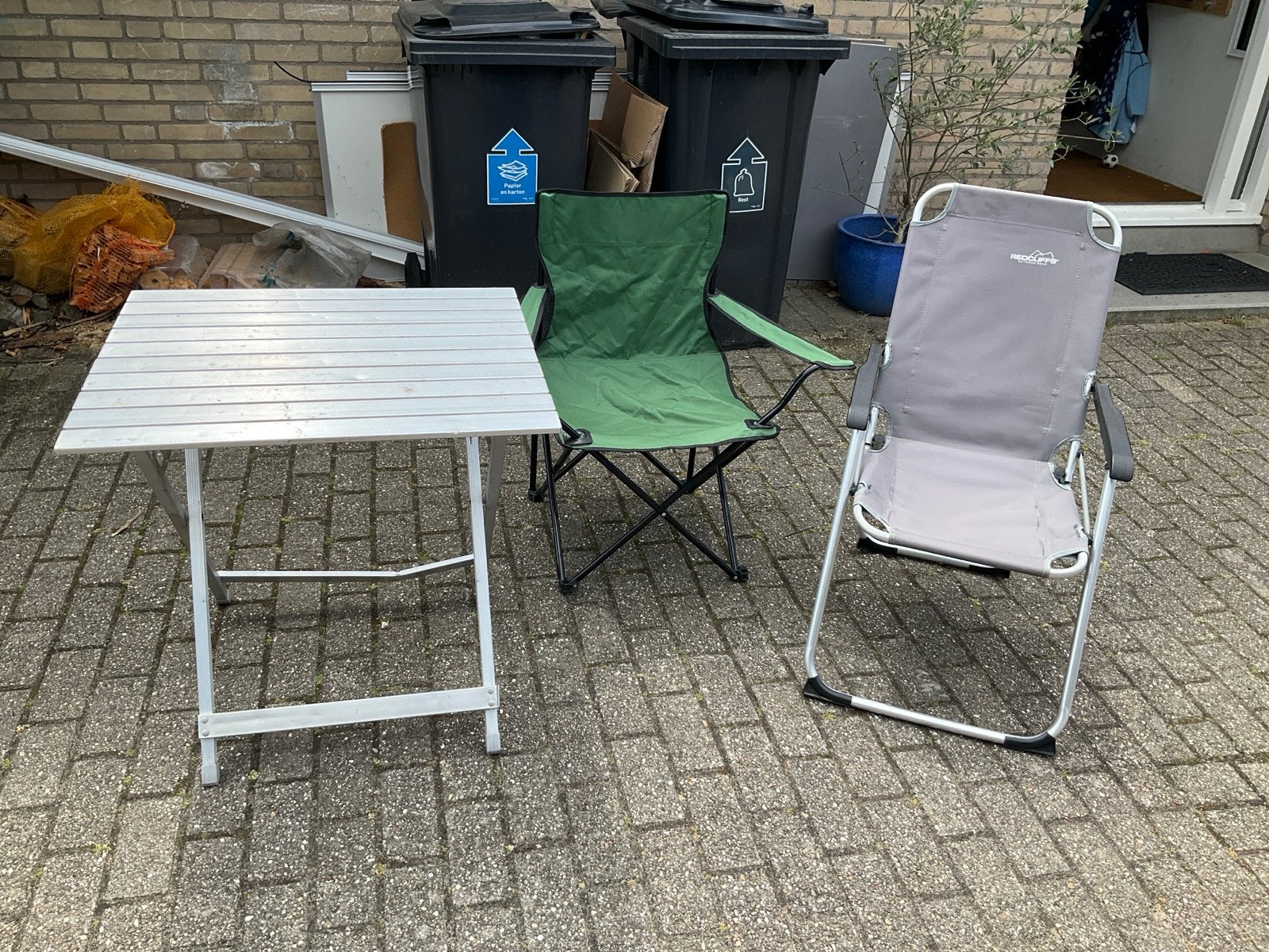 Camping set: tafel en twee stoelen gratis, Ophalen, Gebruikt, Campingstoel