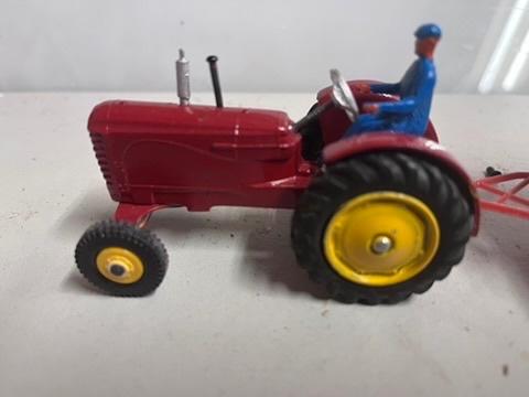 Dinky toy Massey Harris tractor/Chipperfield Circus, Hobby en Vrije tijd, Ophalen of Verzenden, Zo goed als nieuw, Tractor of Landbouw