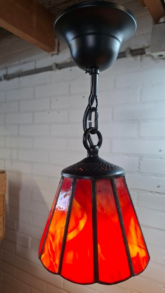 Handgemaakte Tiffany hanglamp - Rood gemêleerd glas, Almere, E14 (klein), Nieuw, Ophalen of Verzenden
