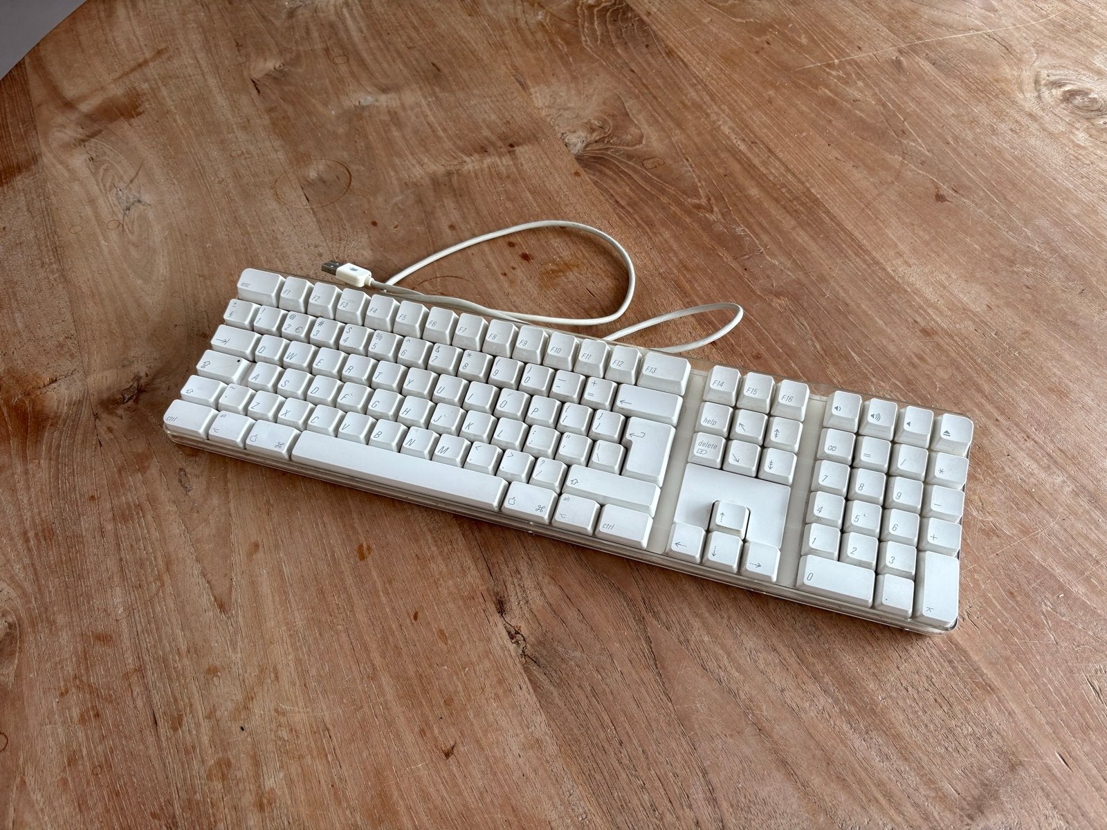 Vintage Apple Keyboard A1048 - Bedraad QWERTY, Computers en Software, Toetsenborden, Gebruikt, Qwerty, Bedraad, Ophalen of Verzenden
