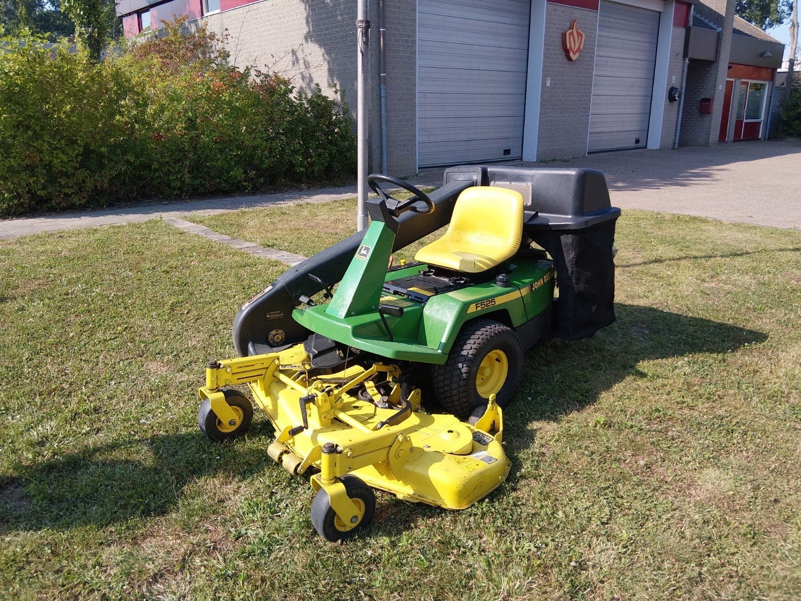 Johndeere f525 frontmaaier, Tuin en Terras, Zitmaaiers, Zo goed als nieuw, Opvangzak, 120 cm of meer, Ophalen