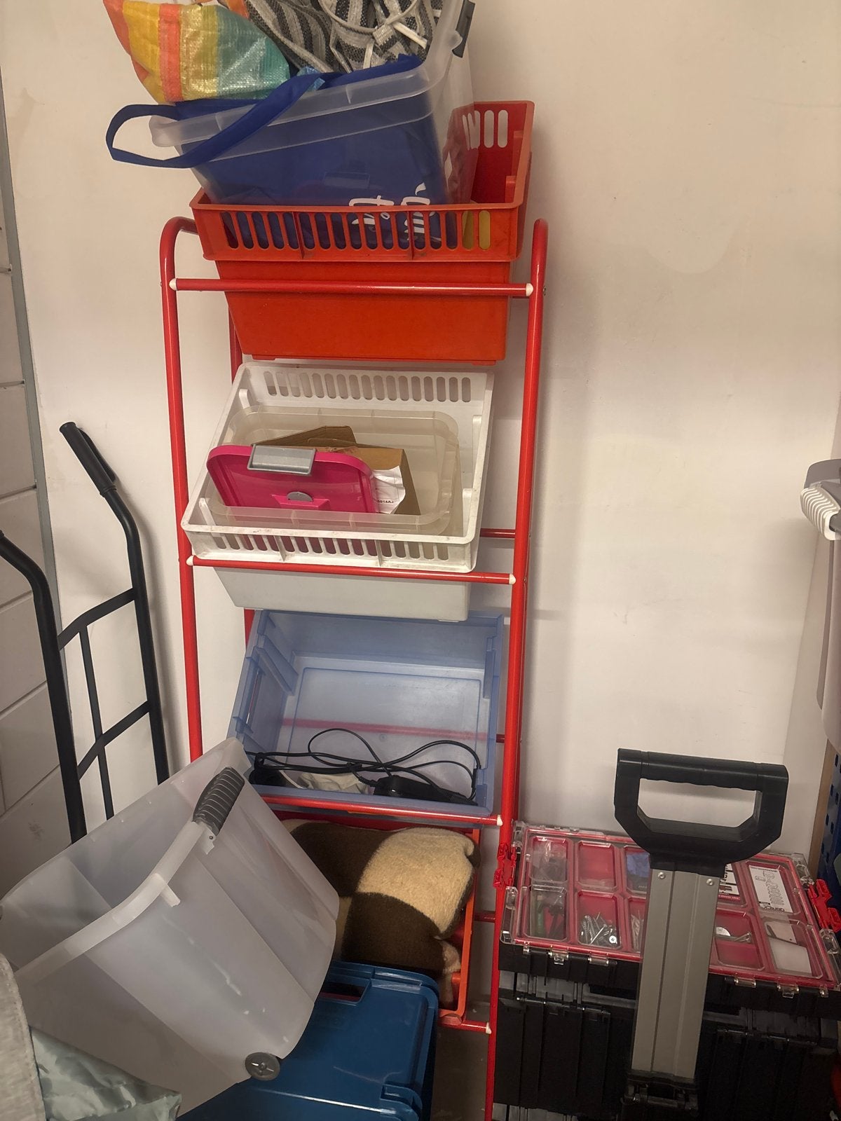 Rood metalen opbergrek met 4 kratjes, Ophalen, Gebruikt