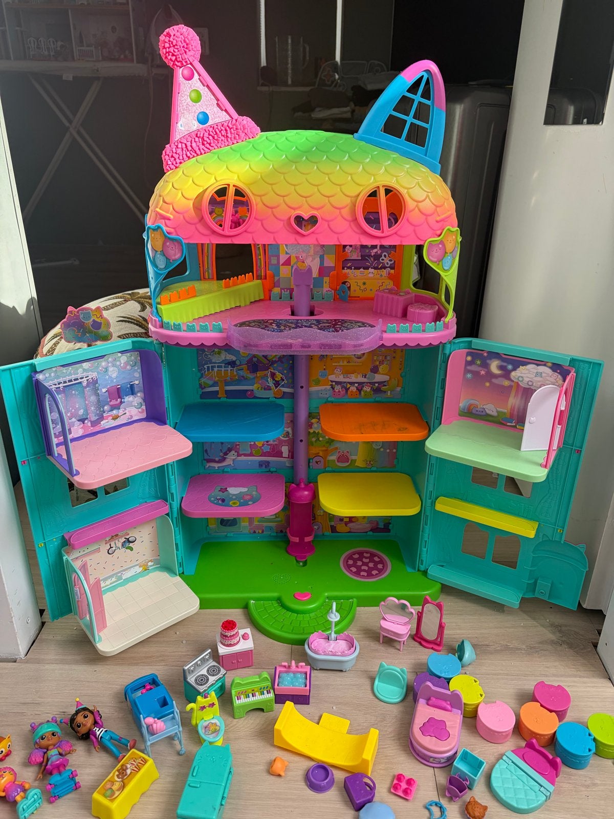 Gabby's Poppenhuis met extra verdieping en accessoires, Kinderen en Baby's, Ophalen, Gebruikt, Poppenhuis